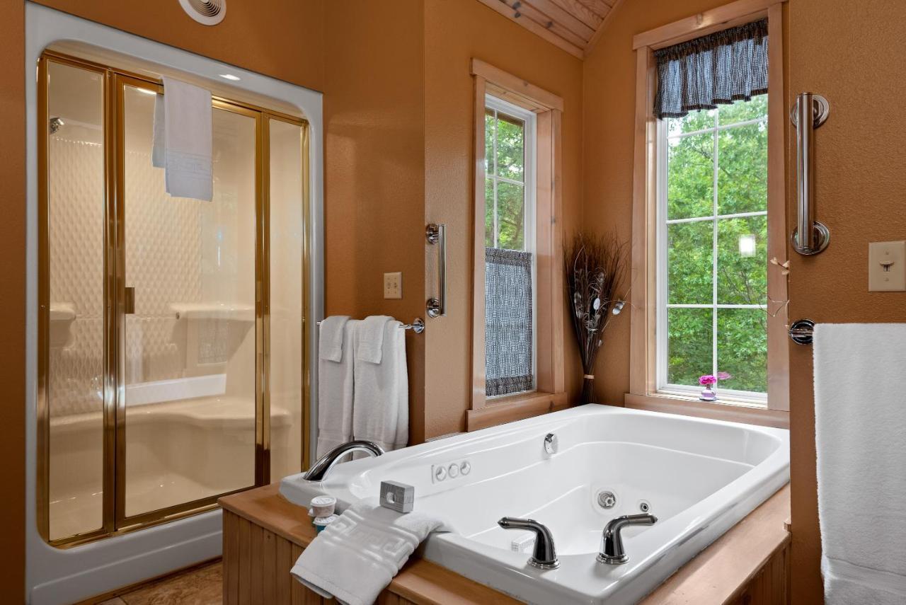 The Woods Cabins Eureka Springs Buitenkant foto