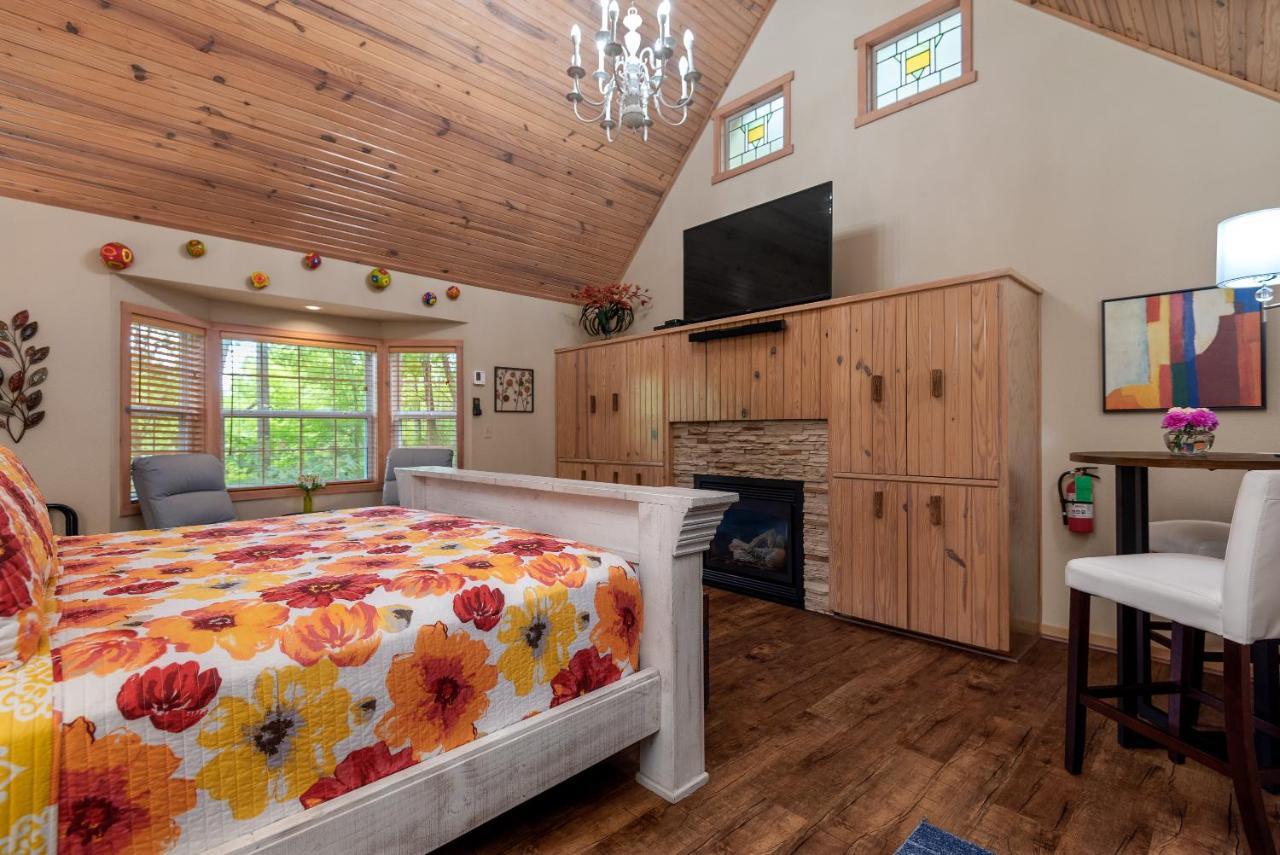 The Woods Cabins Eureka Springs Buitenkant foto
