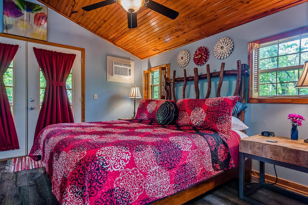 The Woods Cabins Eureka Springs Buitenkant foto