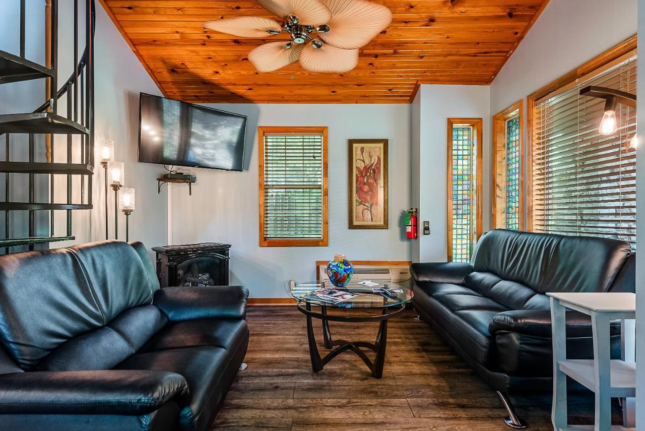 The Woods Cabins Eureka Springs Buitenkant foto