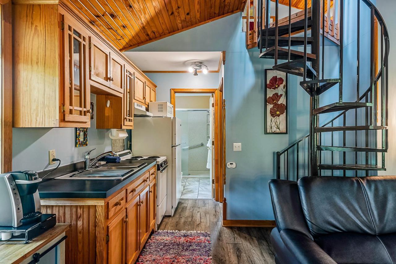 The Woods Cabins Eureka Springs Buitenkant foto